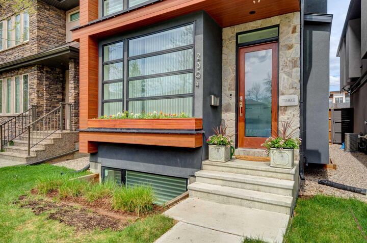 Photo de la propriété:  2304 4 Avenue NW  AB T2N 0N9 