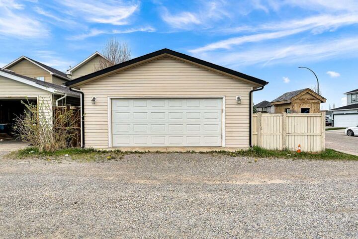 Property Photo:  247 Evermeadow Avenue SW  AB T2Y 4X2 