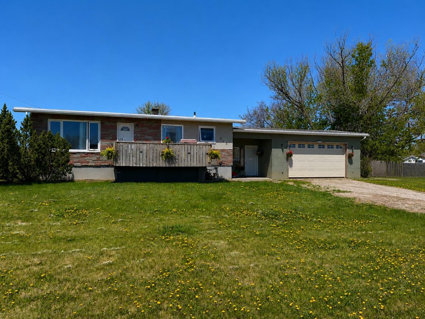Property Photo:  422 3rd Ave  AB T0K 2E0 