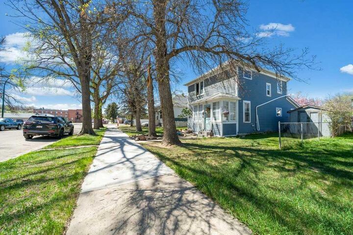 Photo de la propriété:  824 4 Street SE  AB T1A 0L4 