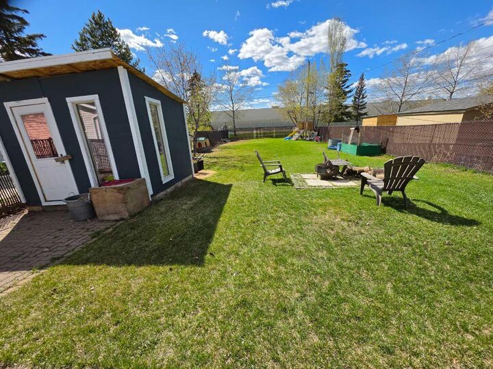 Property Photo:  11306 97 Street  AB T8V 3X9 