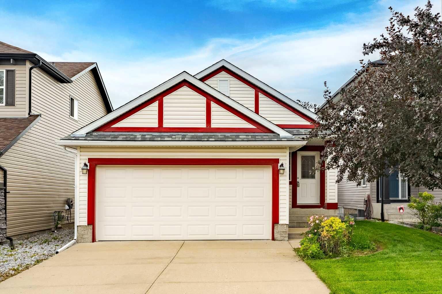 Property Photo:  41 Everridge Court SW  AB T2J 6A3 