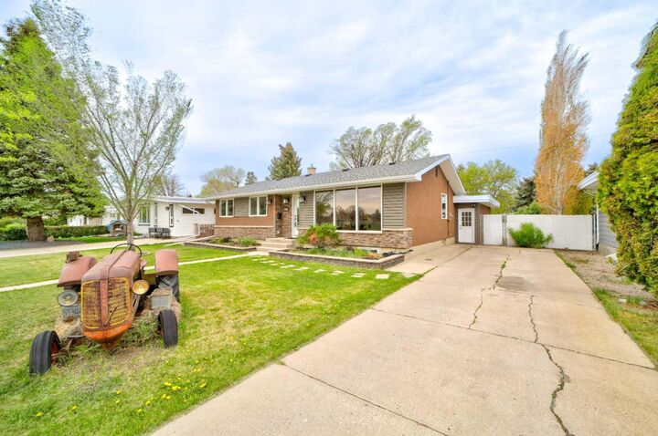 Property Photo:  1216 Henderson Lake Boulevard S  AB T1K 3B7 