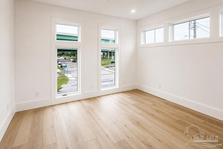Property Photo: 501 N Tarragona St FL 32503