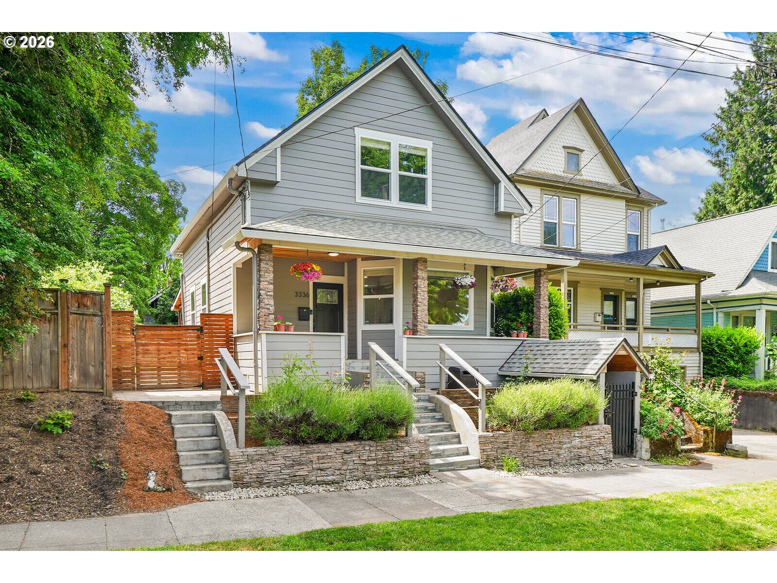 Property Photo:  3336 SE Washington St  OR 97214 
