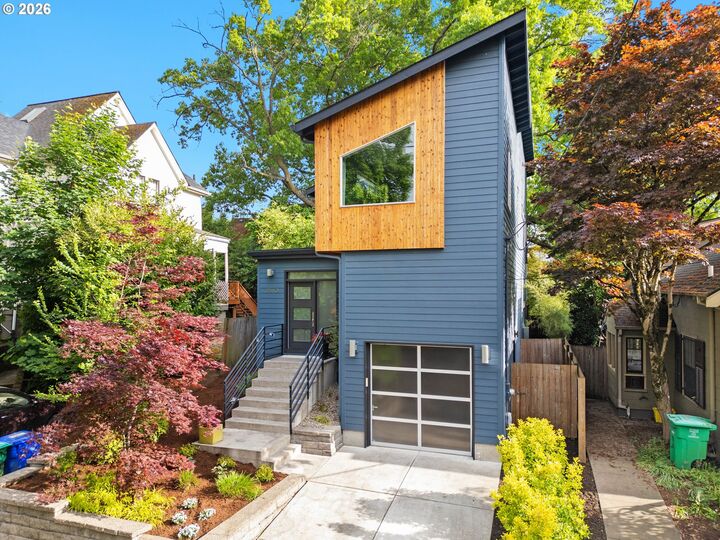 Property Photo:  2510 SE Sherman St  OR 97214 