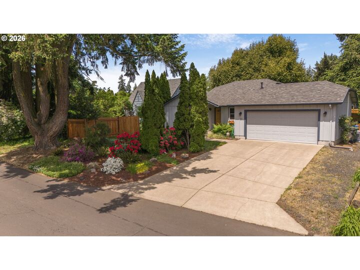 Property Photo:  325 Bushnell Ln  OR 97404 
