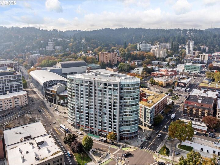 Property Photo:  1926 W Burnside St 919  OR 97209 