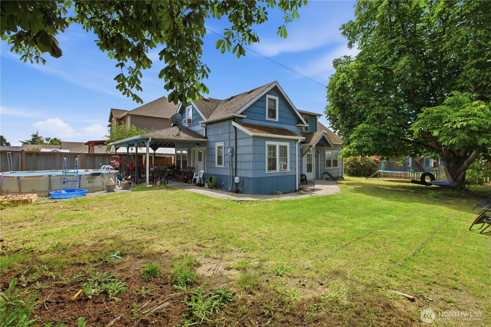 Property Photo:  216  127th Street E  WA 98445 