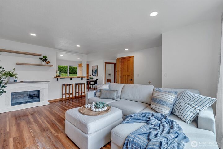 Property Photo:  18610  10th Ave NE  WA 98370 