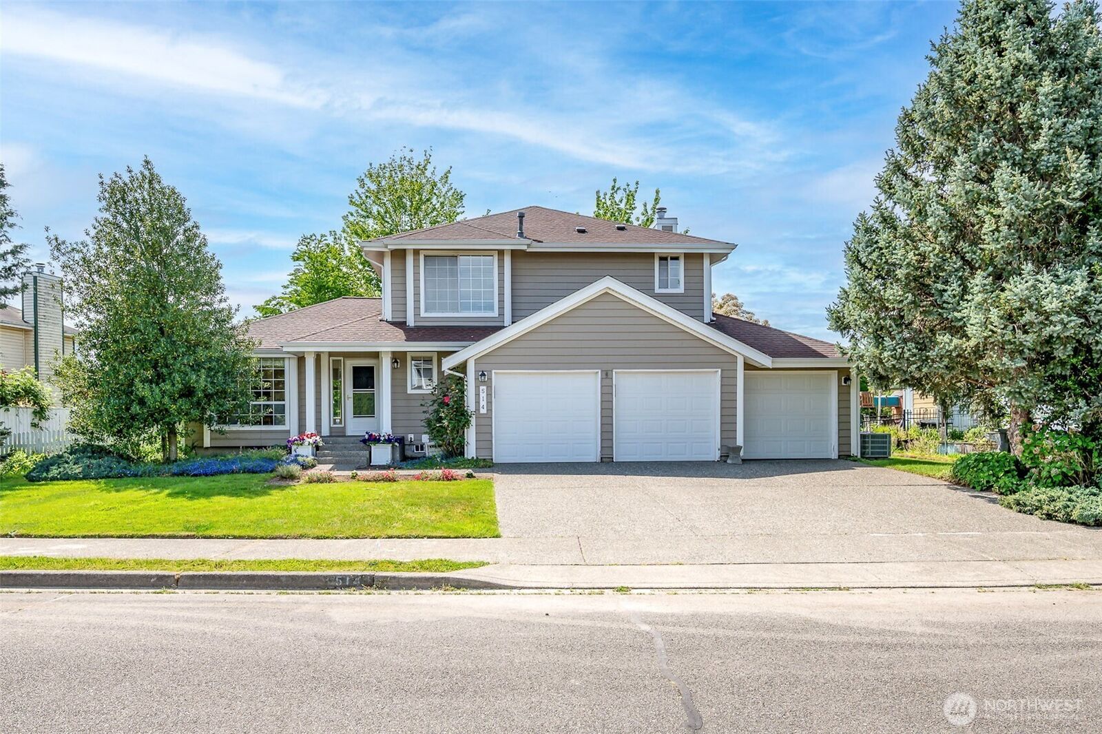 Property Photo:  514  Blanchat Court  WA 98022 