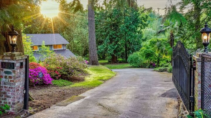 Property Photo:  3733  221st Avenue SE  WA 98075 