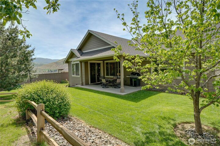 Property Photo:  1972  Legacy Place SE  WA 98802 