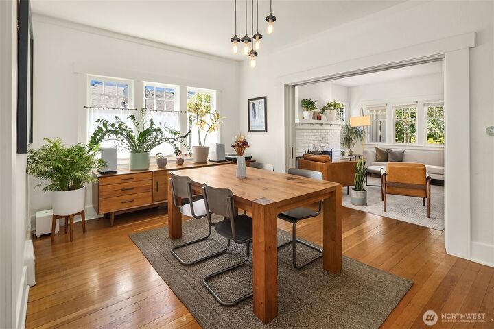 Property Photo: 4740 4th Avenue NE WA 98105