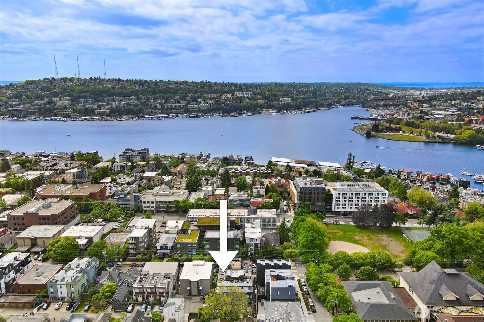 Property Photo:  2366  Franklin Avenue E B  WA 98102 