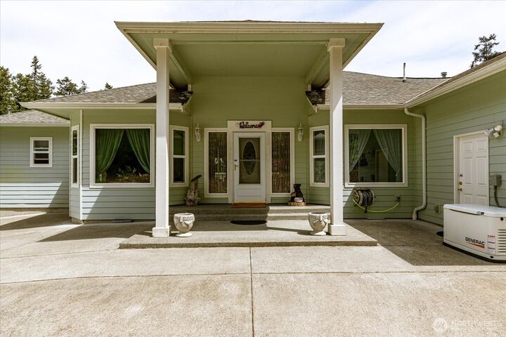 Property Photo: 152 E Morris Road WA 98239