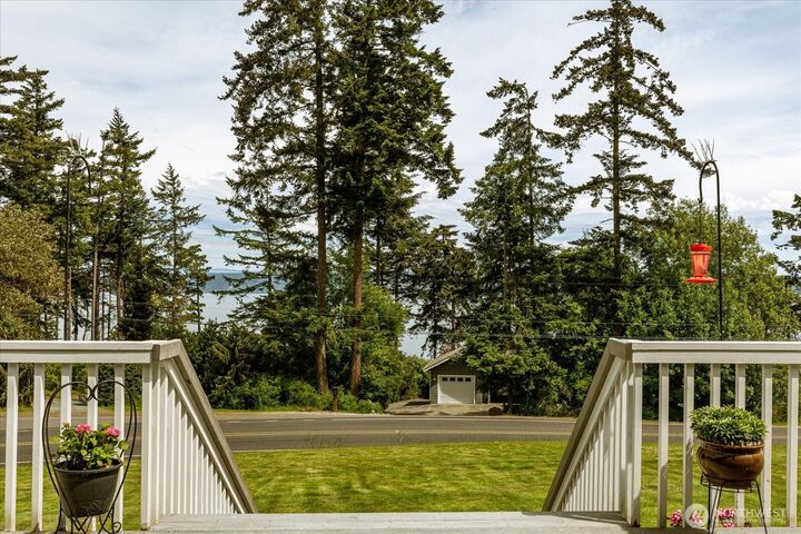 Property Photo:  152 E Morris Road  WA 98239 