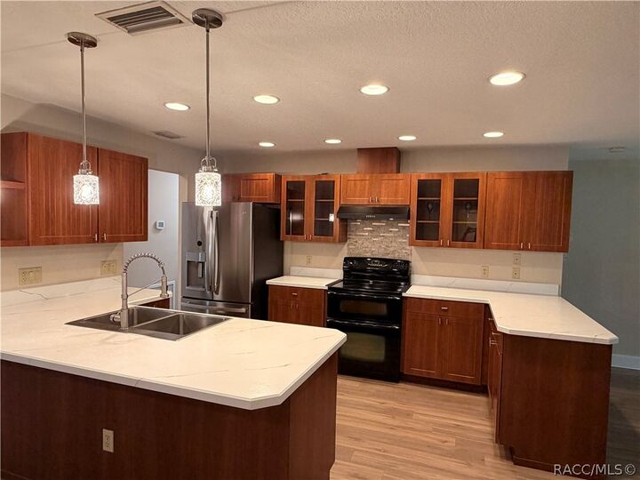 Property Photo:  521 Hiawatha Avenue  FL 34452 