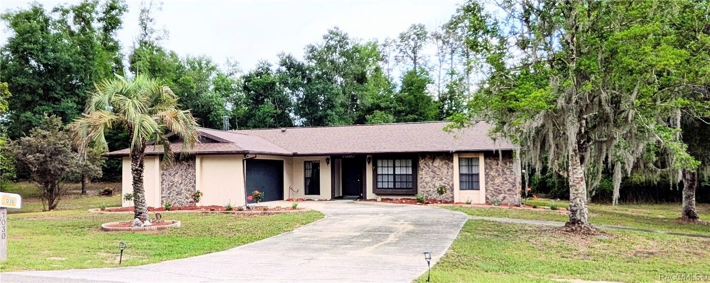 Property Photo:  7030 E Oak Forest Street  FL 34436 