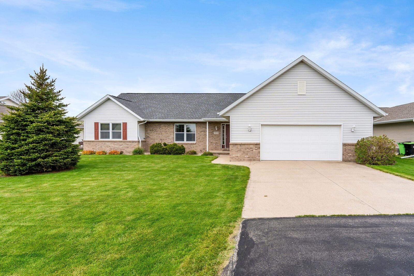 Property Photo:  N8033 Lake Breeze Drive  WI 54169 