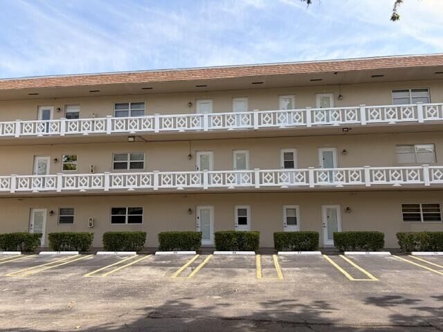 Property Photo:  5103 NW 35th Street 401  FL 33319 