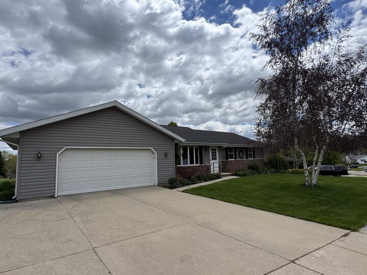 Property Photo:  1500 Camelot Drive  WI 53548 