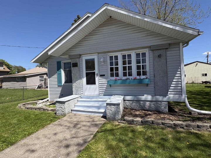 Property Photo: 624 N Pine Street WI 53548