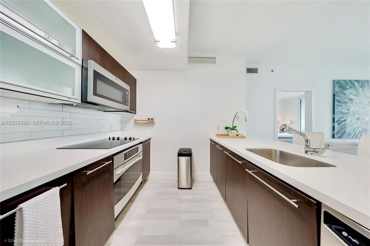 Property Photo:  90 SW 3rd St 3109  FL 33130 