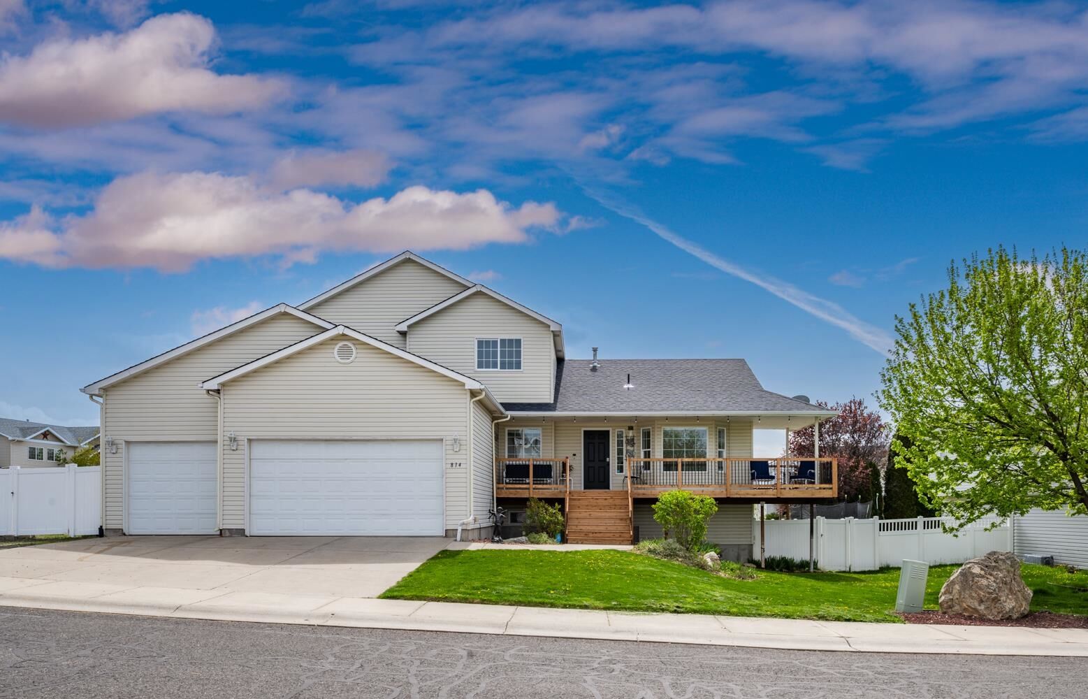 Property Photo:  1015 N Fox Ridge Rd 814 E Justin (Corner Of Justine &Amp Fox  WA 99022 