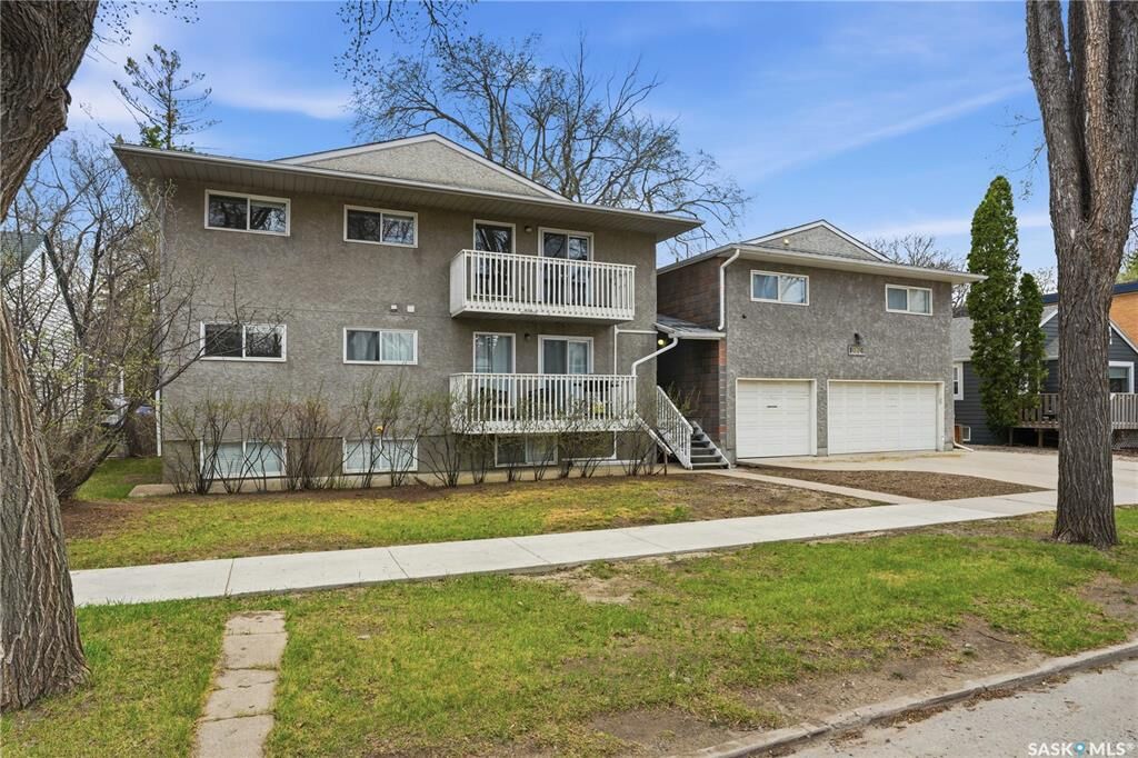 Property Photo:  1014 Colony Street A  SK S7N 0S4 