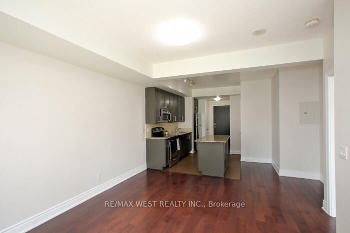 Property Photo: 225 Webb Drive 903 ON L5B 4P2