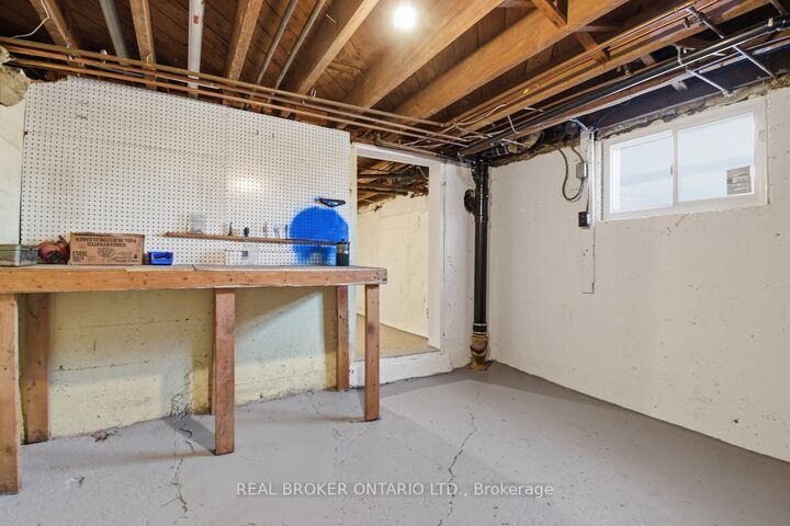 Property Photo: 256 Lincoln Street ON L3B 4N1