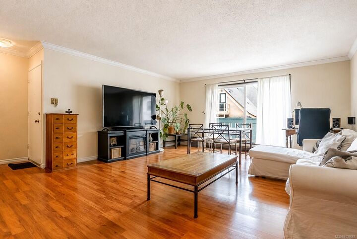 Property Photo:  1331 Johnson St 5  BC V8V 3P2 