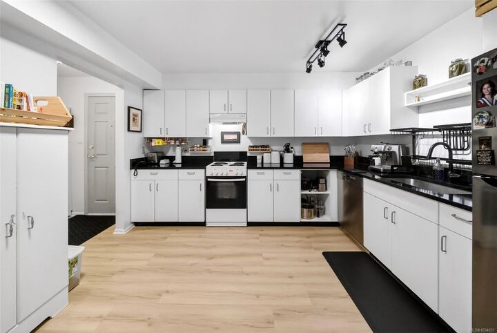 Property Photo:  3225 Alder St 206  BC V8X 1P3 