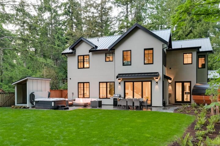 Property Photo: 5157 Del Monte Ave BC V8Y 1X3