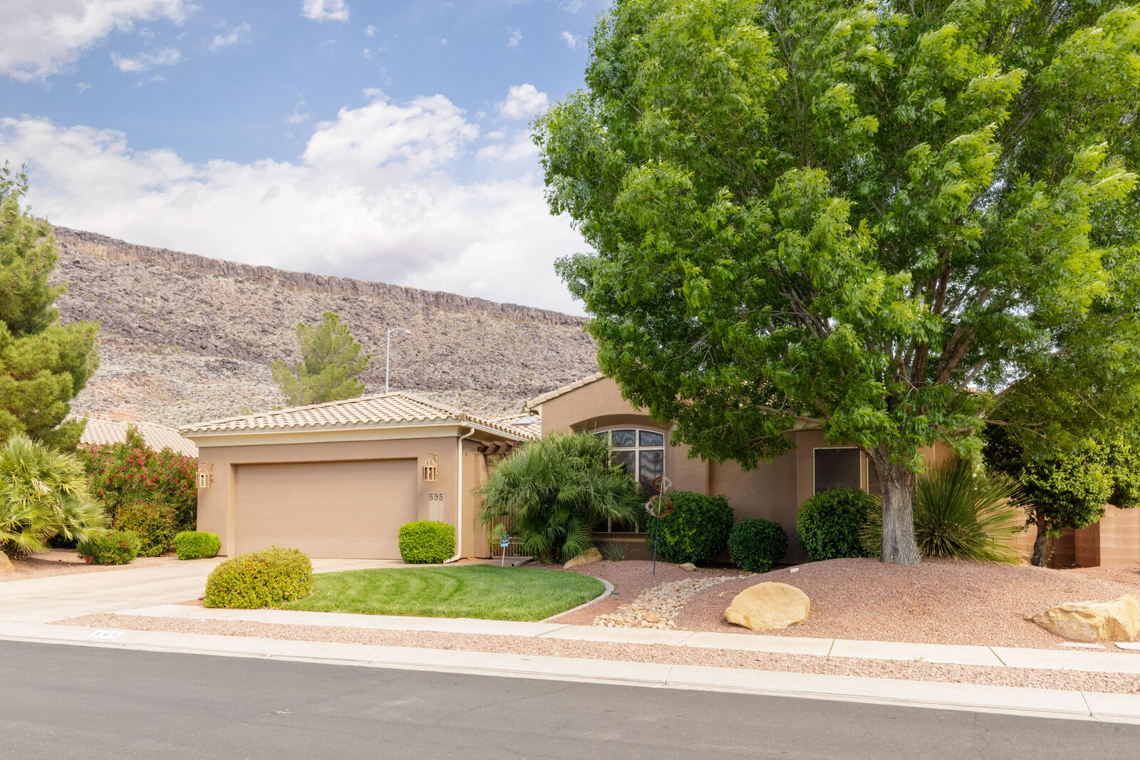 Property Photo:  595 S Pine Brook Ln  UT 84770 