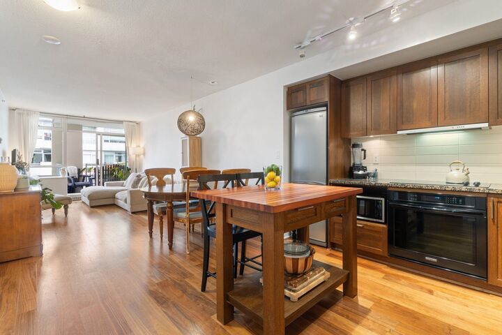 Property Photo: 2228 W Broadway 608 BC V6K 0B1
