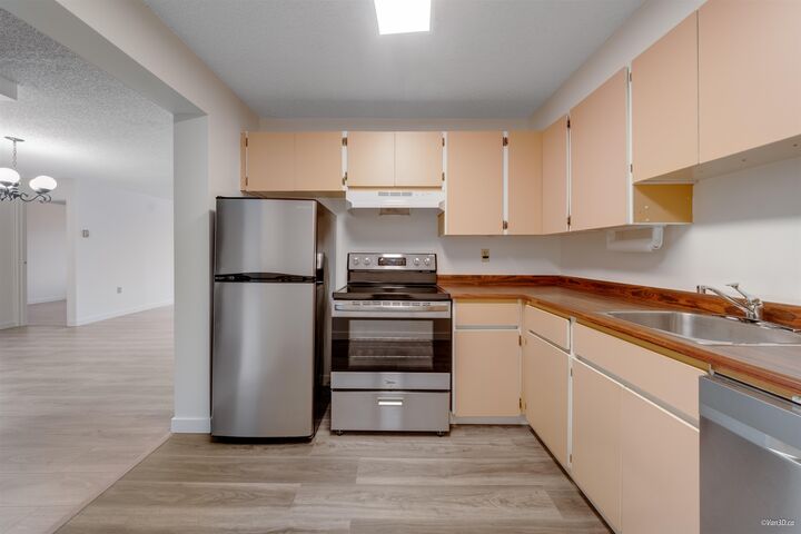 Property Photo:  6611 Minoru Boulevard 506  BC V6Y 1Y9 