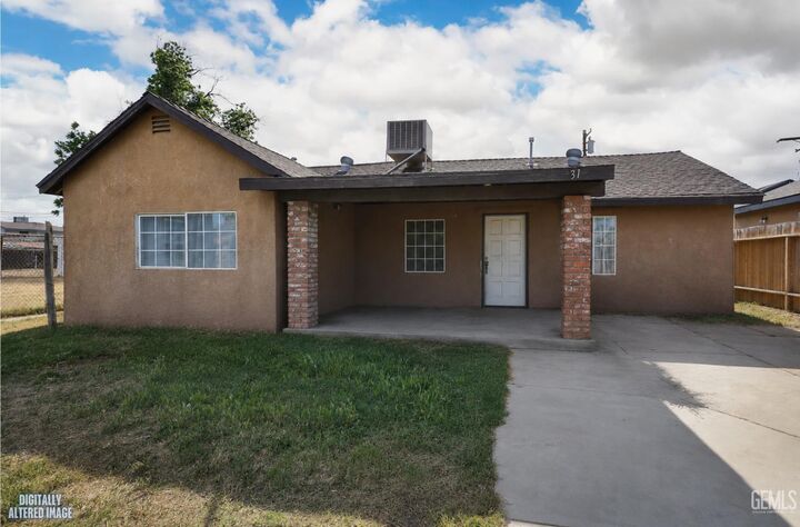 Property Photo:  310 Madison Street  CA 93307 