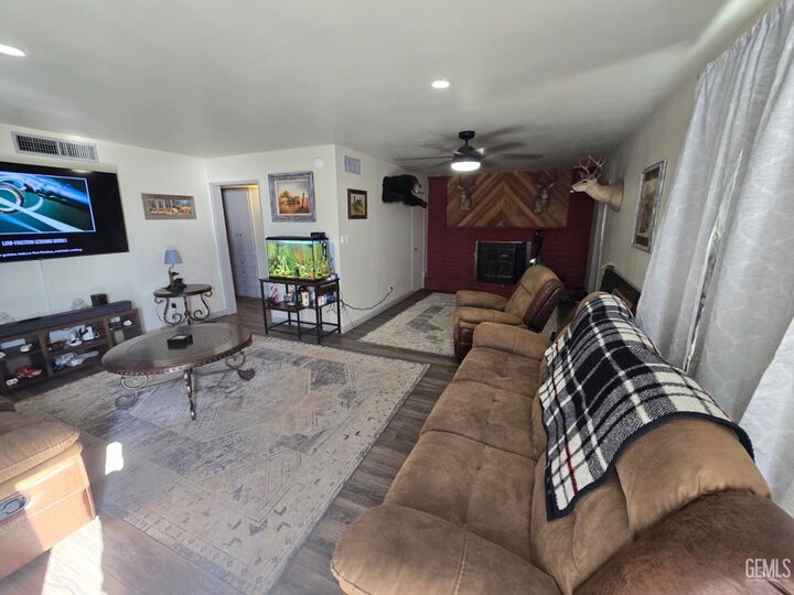 Property Photo: 4861 Putter Lane CA 93308