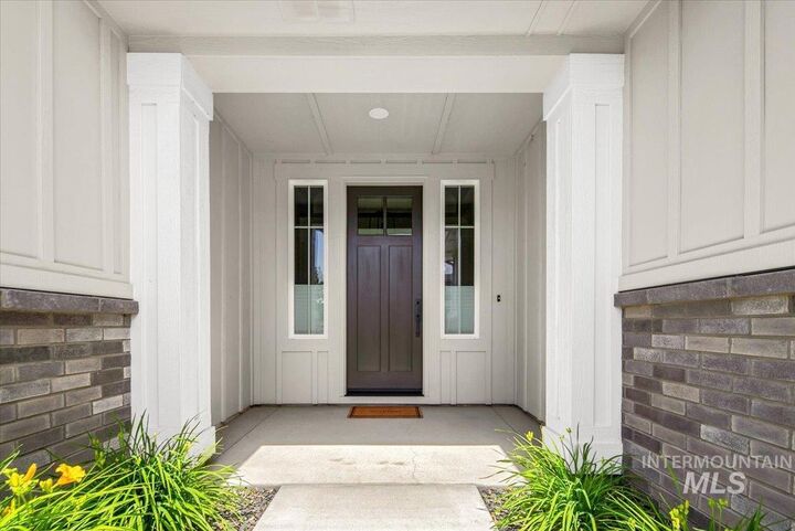 Property Photo: 3834 E Englehart Ln. ID 83642