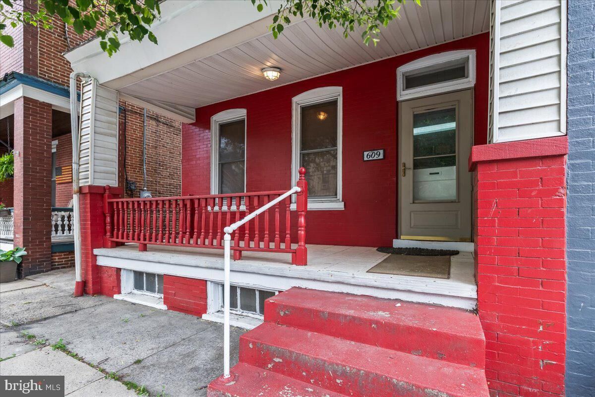 Property Photo:  609 E Chestnut Street  PA 17603 
