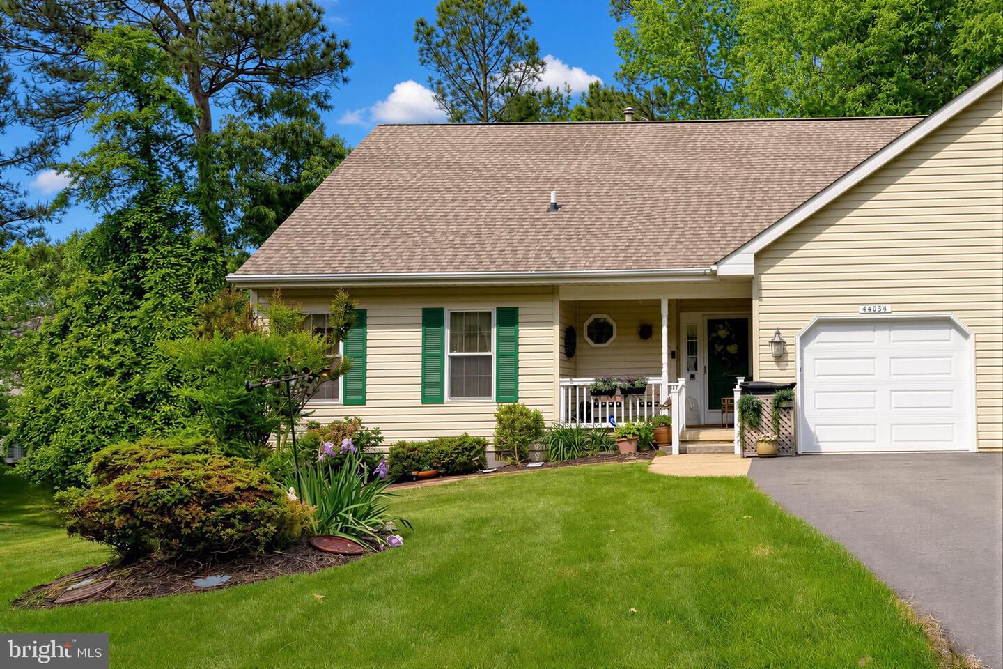 Property Photo:  44034 Fieldstone Way  MD 20619 