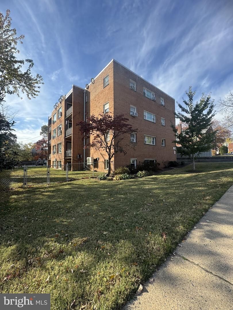 Property Photo:  500 S Courthouse Road 5  VA 22204 