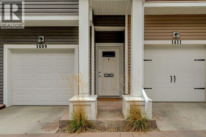 Property Photo:  355 Nolancrest Heights Northwest  AB T3R 0Z9 