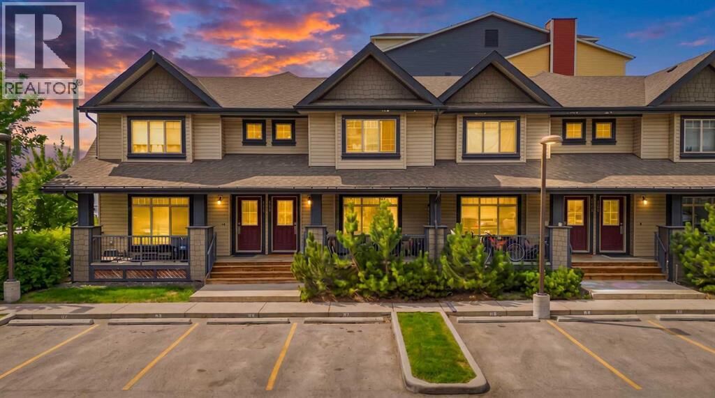 Property Photo:  121 Copperpond Common Southeast  AB T2Z 5B6 