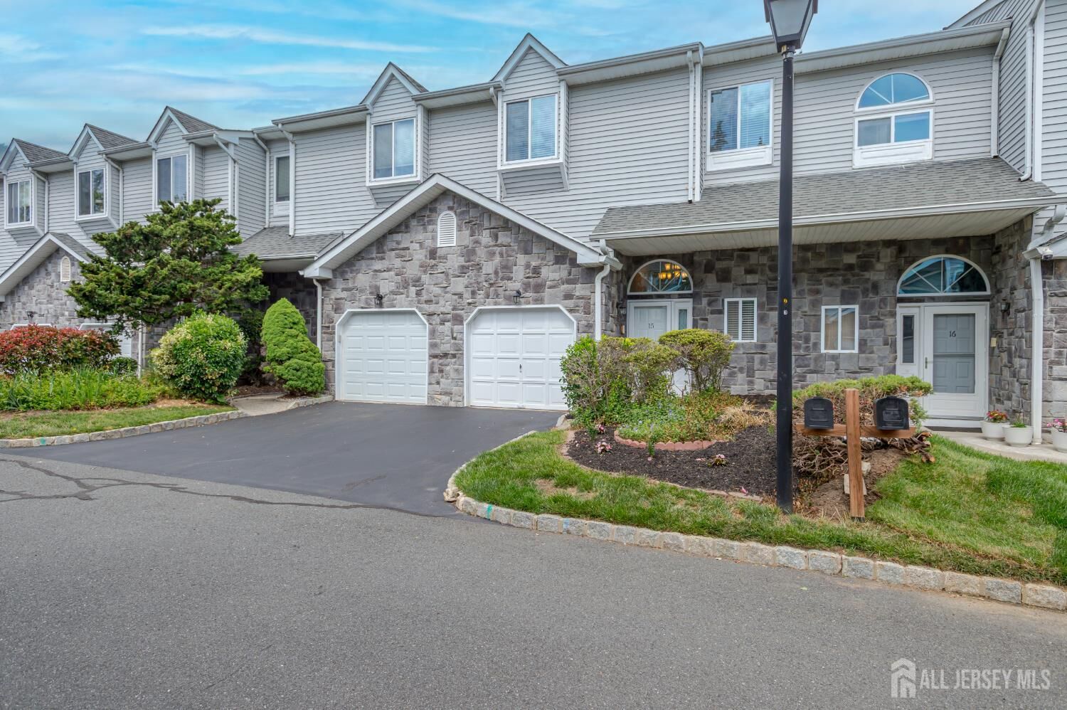Property Photo:  15 Daleron Place  NJ 08879 