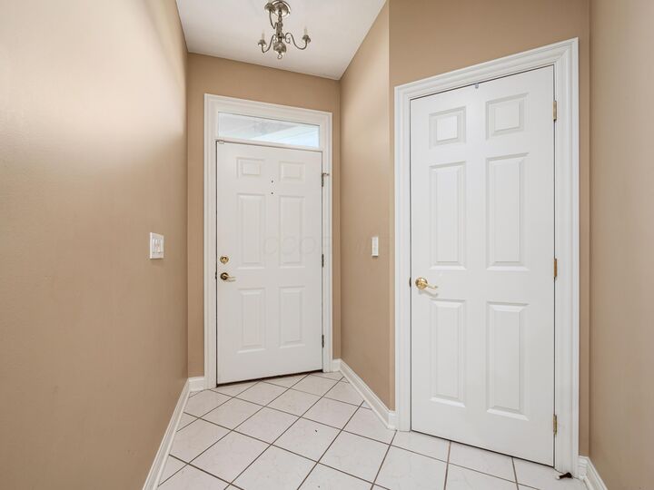 Property Photo:  995 Bushwood Lane  OH 43235 