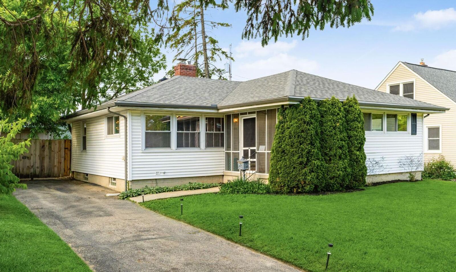 Property Photo: 2925 Ashby Road OH 43209