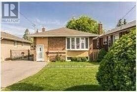 Property Photo:  62 Lombardy Crescent Main  ON M1K 4N9 